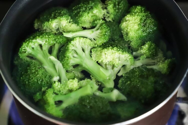 Jak długo gotować brokuły?